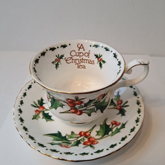 A Cup Of Christmas Tea Cup & Saucer Bone China Gold Trim Waldman House Tom Hegg - Picture 2 of 10
